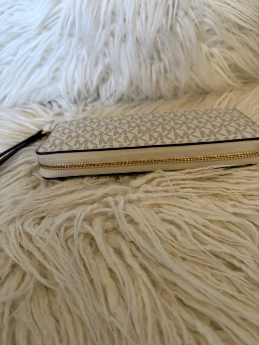 Michael Kors Signature Wristlet Wallet in Vanilla/Tan - Picture 5 of 16